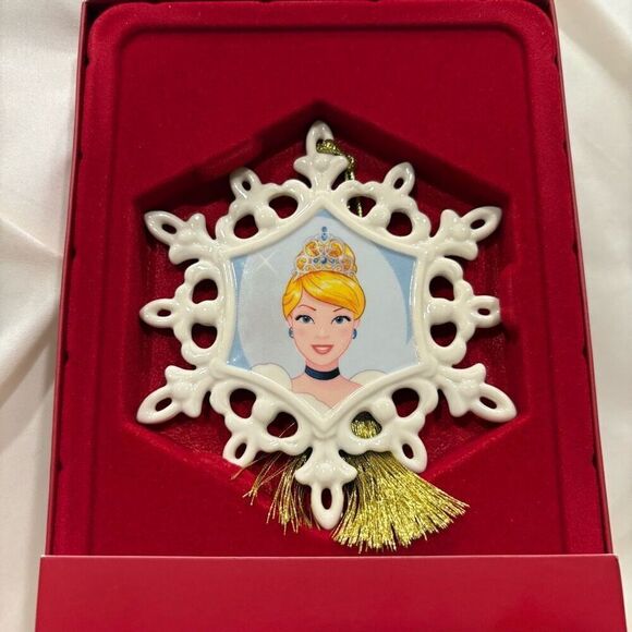 Lenox Disney Holiday Princess Cinderella Porcelain Snowflake Ornament NWT - Picture 1 of 4